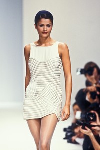 2_herve-leger-ss-1994-3_html.thumb.JPEG.a7f93eef7149f5f292ed890212f8be02.JPEG