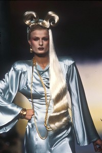 2_mugler-fw-1983-19_html.thumb.JPEG.89438e74db4c481cfec994ad616a7e68.JPEG