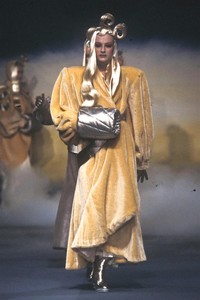 2_mugler-fw-1983-3_html.thumb.JPEG.5ef85ca669daf79a31bf40a83dd1e291.JPEG