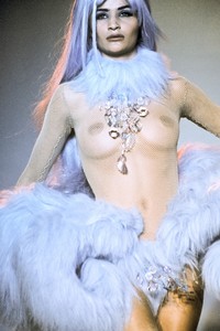 2_thierry-mugler-fw-1991-3_html.thumb.JPEG.34f04f0f7796e403c165f0ca36eeaf8c.JPEG