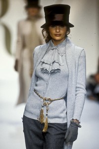 2_valentino-fw-1993-3_html.thumb.JPEG.04e9a5d1c92ebdf03cb6f06e199cac5a.JPEG