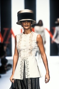 2_valentino-ss-1994-3_html.thumb.JPEG.c095b509528058b66e55cd2ebbebd3ca.JPEG