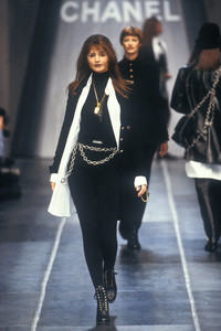 3_chanel-fw-1993-4_html.thumb.JPEG.93412bc1c579fd0880638768aafbc8c0.JPEG