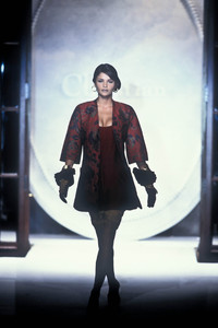 3_christian-dior-hc-fw-1992-4_html.thumb.JPEG.81816f5700ab6249b11bed6a6b1f7166.JPEG