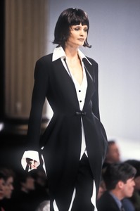 3_claude-montana-fw-1993-4_html.thumb.JPEG.2edc226d8b9240704564efdee03db667.JPEG