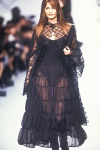 3_karl-lagerfeld-fw-1993-4_html.thumb.JPEG.cfe535555d0f9e0e8ebd8232e9e1995d.JPEG