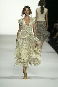 3_marc-jacobs-ss-2004-4_html.thumb.JPEG.199bedcecc074d34a59841294856b8ce.JPEG