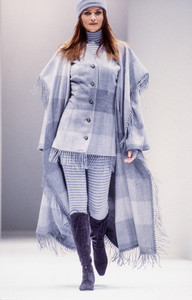 3_salvatore-ferragamo-fw-1993-4_html.thumb.JPEG.6a4dc53f92b85e64dd114e3cf4240a9a.JPEG