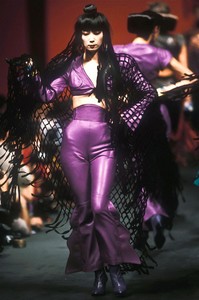 3_thierry-mugler-ss-1985-4_html.thumb.JPEG.977a988b8609ed8a3bad7a1a12cbfde2.JPEG