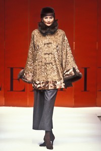 3_valentino-hc-fw-1993-4_html.thumb.JPEG.ba285affa0f2c68abc767cfcd5296148.JPEG