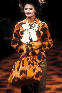 3_vivienne-westwood-ss-1994-4_html.thumb.JPEG.6c0176d41df732f54d2fdddbc33d2113.JPEG