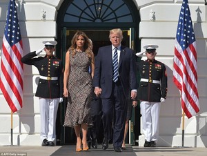 44F8752E00000578-4942692-Donald_and_Melania_Trump_are_seen_leaving_the_South_Portico_of_t-a-7_1506988077856.jpg