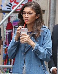 4518A63300000578-4956186-So_Mensa_Cat_eyed_prescription_glasses_added_a_nerdy_but_sexy_li-m-30_1507303939327.jpg