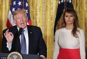 451A4C6200000578-4956778-image-m-73_1507316656678.jpg