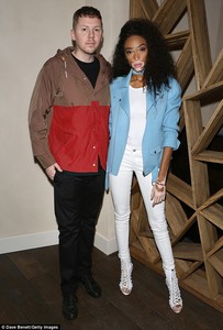 453D3E9800000578-4971660-Social_butterfly_Winnie_posed_up_a_storm_with_Professor_Green_at-a-30_1507797914290.jpg