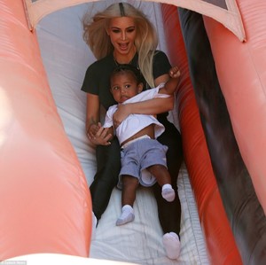 4577017D00000578-4994072-There_she_goes_Kim_smiled_as_Saint_looked_a_bit_scared_while_the-m-120_1508350453119.jpg