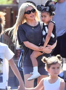 45AAB37B00000578-5017841-The_happiest_place_on_earth_Kim_Kardashian_has_an_annual_traditi-m-27_1508961925136.jpg