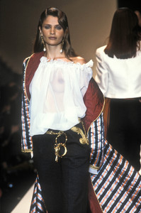 4_christian-dior-fw-1993-5_html.thumb.JPEG.8ca738993eb3401df5bda95929a662a4.JPEG