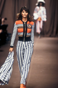 4_christian-lacroix-ss-1994-5_html.thumb.JPEG.33daad1ca219a7afd535ba4bb8bab63d.JPEG
