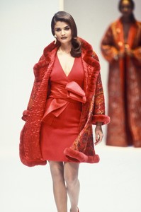 4_gianfranco-ferre-fw-1992-5_html.thumb.JPEG.34a806e682ee7ce2b2408626bb85c6f5.JPEG