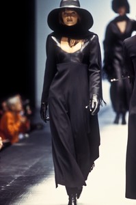 4_gianfranco-ferre-fw-1993-5_html.thumb.JPEG.f60498a5e673d6f1921efa0c2aa7d4df.JPEG