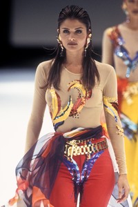 4_gianfranco-ferre-ss-1993-5_html.thumb.JPEG.f426331dcd384d4ab6cb3e4c3b36fe77.JPEG