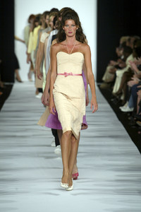 4_marc-jacobs-ss-2003-5_html.thumb.JPEG.fdad48fb106b38068bdfcdec2e3631b0.JPEG