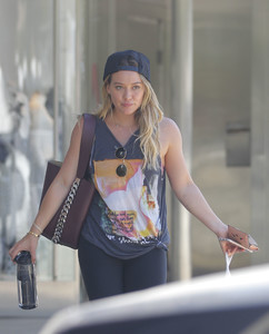 52996792_hilary-duff-10.jpg