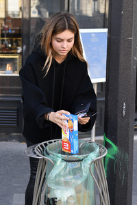 52997040_thylane-blondeau-11.jpg