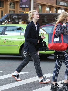 53079074_elle-fanning-1.jpg