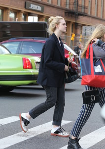 53079079_elle-fanning-3.jpg
