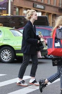 53079099_elle-fanning-6.jpg