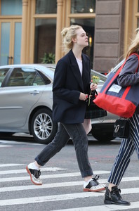 53079184_elle-fanning-21.jpg