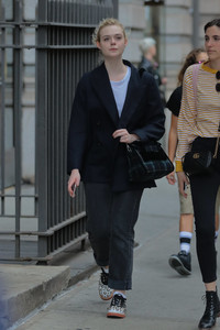 53079218_elle-fanning-31.jpg