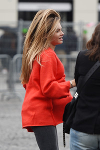 53085300_thylane-blondeau-11.jpg