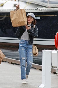 53157664_lucy-hale-2.jpg