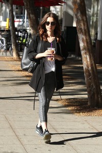 53491115_lily-collins-4.jpg