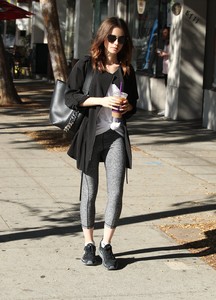 53491118_lily-collins-7.jpg