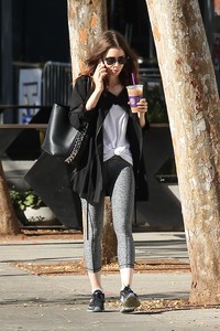 53491119_lily-collins-8.jpg