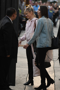 53815764_017.jpg