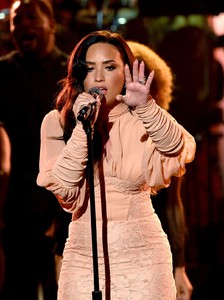 54308246_demi-lovato-in-los-angeles-20171014-1.jpg