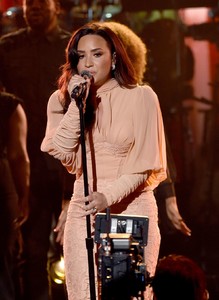 54308252_demi-lovato-in-los-angeles-20171014-6.jpg