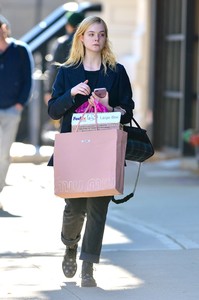 54457167_elle-fanning-1.jpg