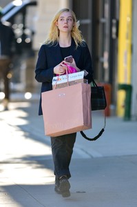 54457176_elle-fanning-3.jpg