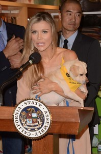 54548354_hqcelebcorner-005.jpg