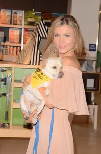 54548441_hqcelebcorner-017.jpg