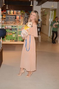 54548473_hqcelebcorner-020.jpg