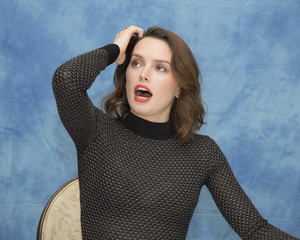 54554277_daisy-ridley-star-wars-the-last-jedi-press-conference-portraits-by-armando-g.jpg