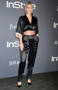 54952999_january-jones-0004.thumb.jpg.1103acc6f199f458e6fc28f18725a0f1.jpg