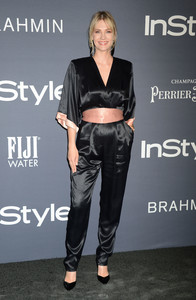 54953004_january-jones-0007.thumb.jpg.ceadaf2fb9618f17cfee04af9a7c1f49.jpg
